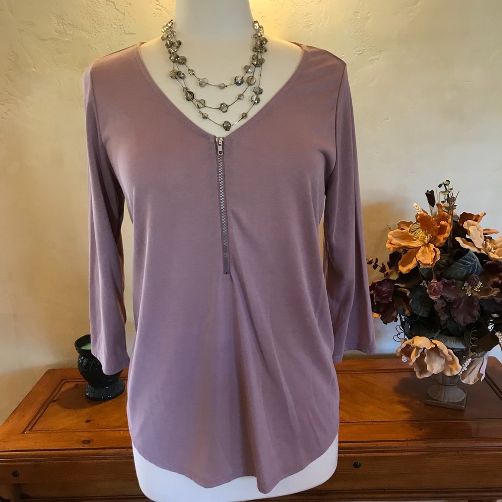 Casual Couture top SZ: LARGE